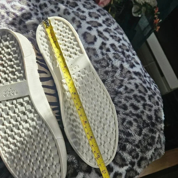 Zara | Zebra Pattern Studded Distressed (but like new!) Sneakers Size 41 - Picture 11 of 16